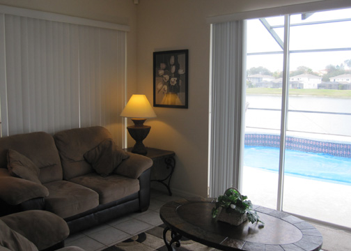 Livingroom with Pool view