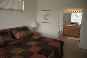 Master Bedroom towards en-suite Bathroom