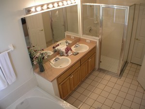 Master Bedroom en-suite Bathroom